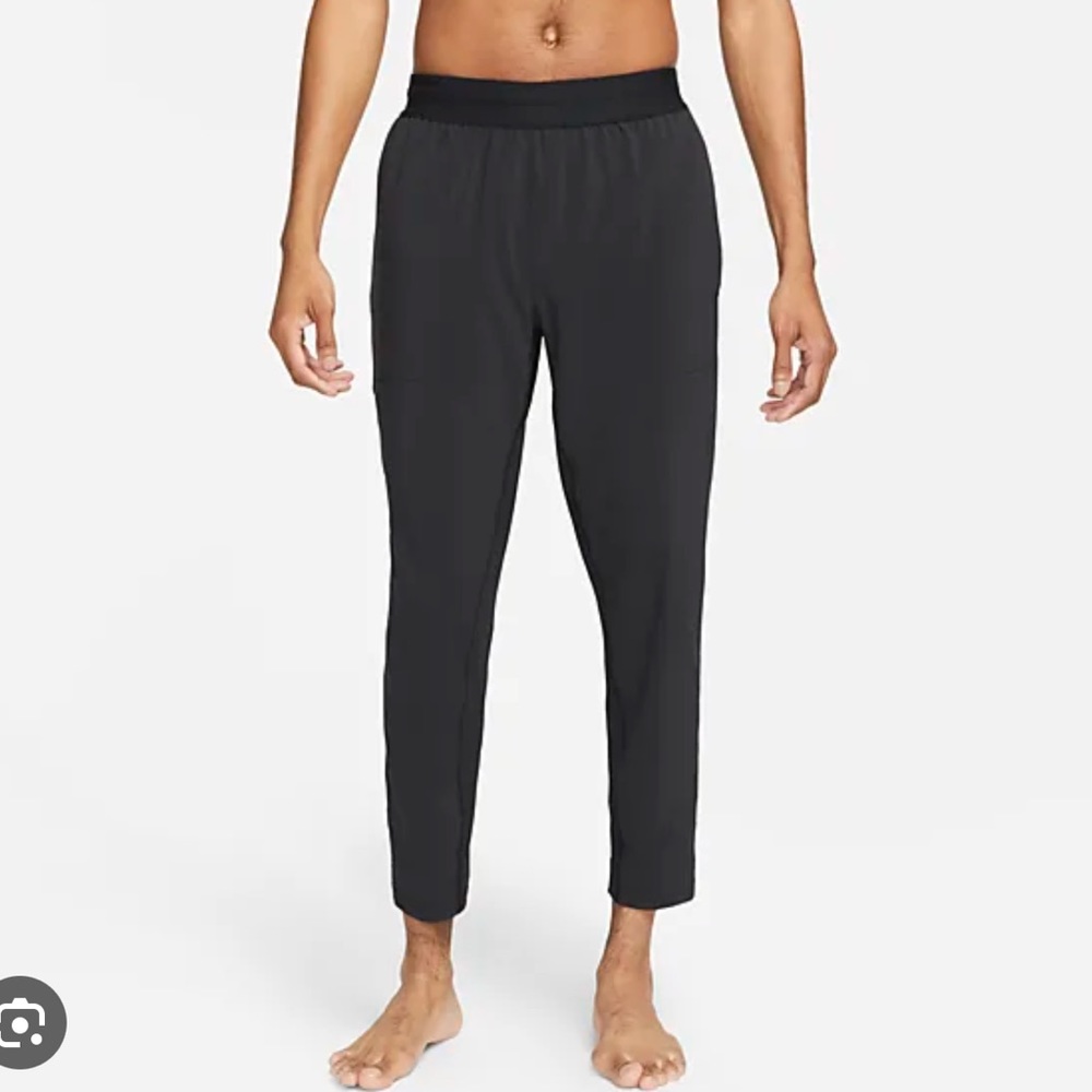 NWT Nike men’s black yoga pants medium